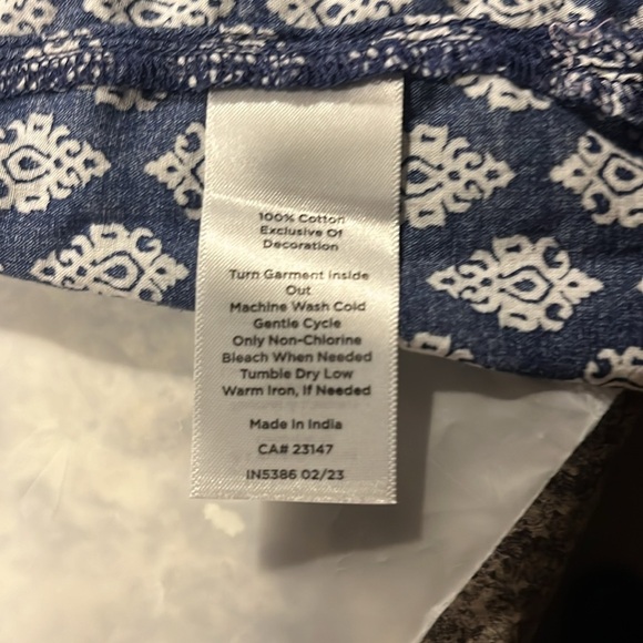 Talbots Women’s Embroidered Geometric Top size S. 3/4 sleeve, V neck, Boho. - Picture 5 of 6